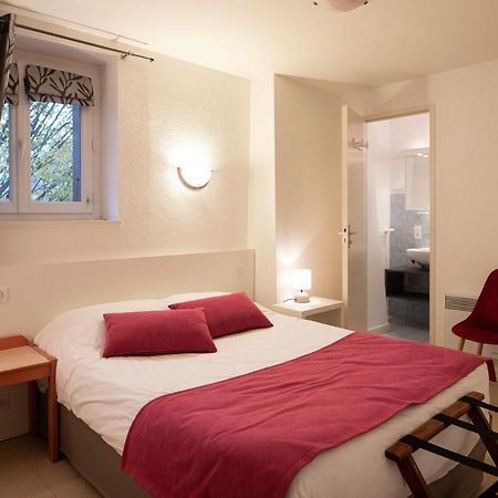 Logis Chez Germaine Hotel Geüs-d'Oloron Buitenkant foto
