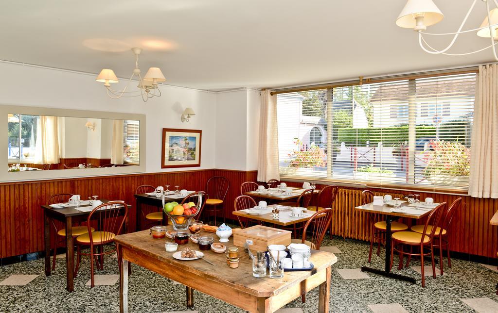 Logis Chez Germaine Hotel Geüs-d'Oloron Buitenkant foto