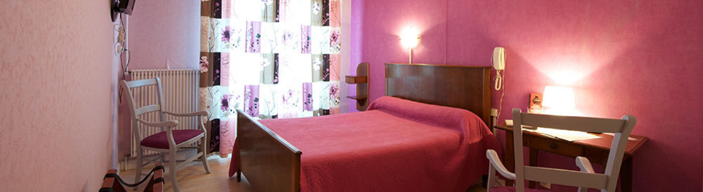 Logis Chez Germaine Hotel Geüs-d'Oloron Buitenkant foto