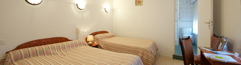 Logis Chez Germaine Hotel Geüs-d'Oloron Buitenkant foto