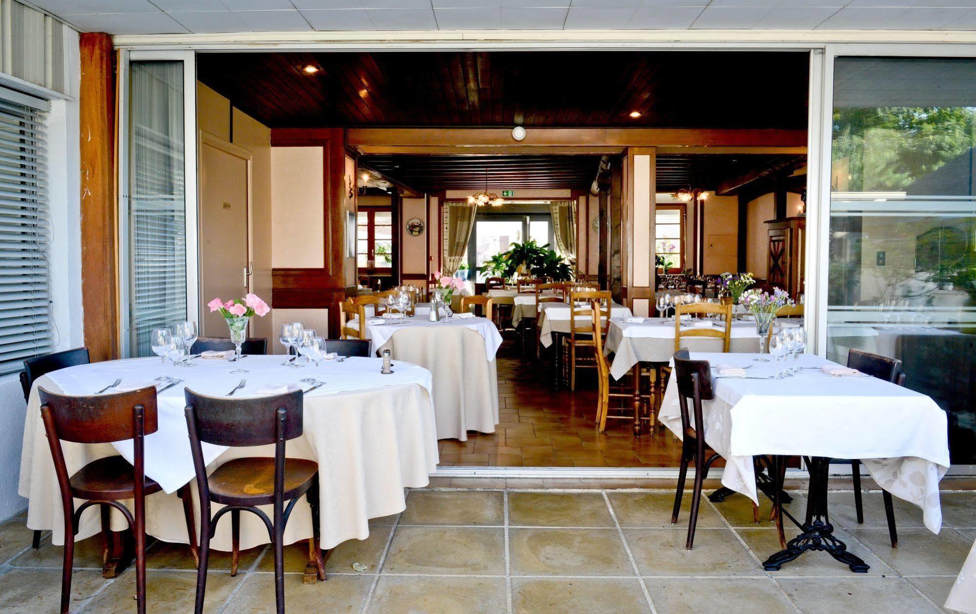 Logis Chez Germaine Hotel Geüs-d'Oloron Buitenkant foto
