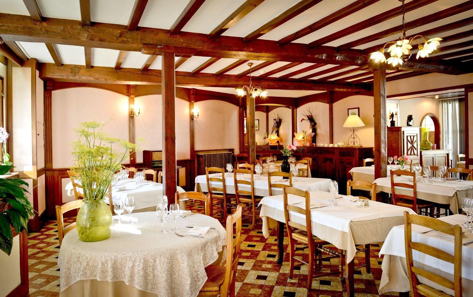 Logis Chez Germaine Hotel Geüs-d'Oloron Buitenkant foto