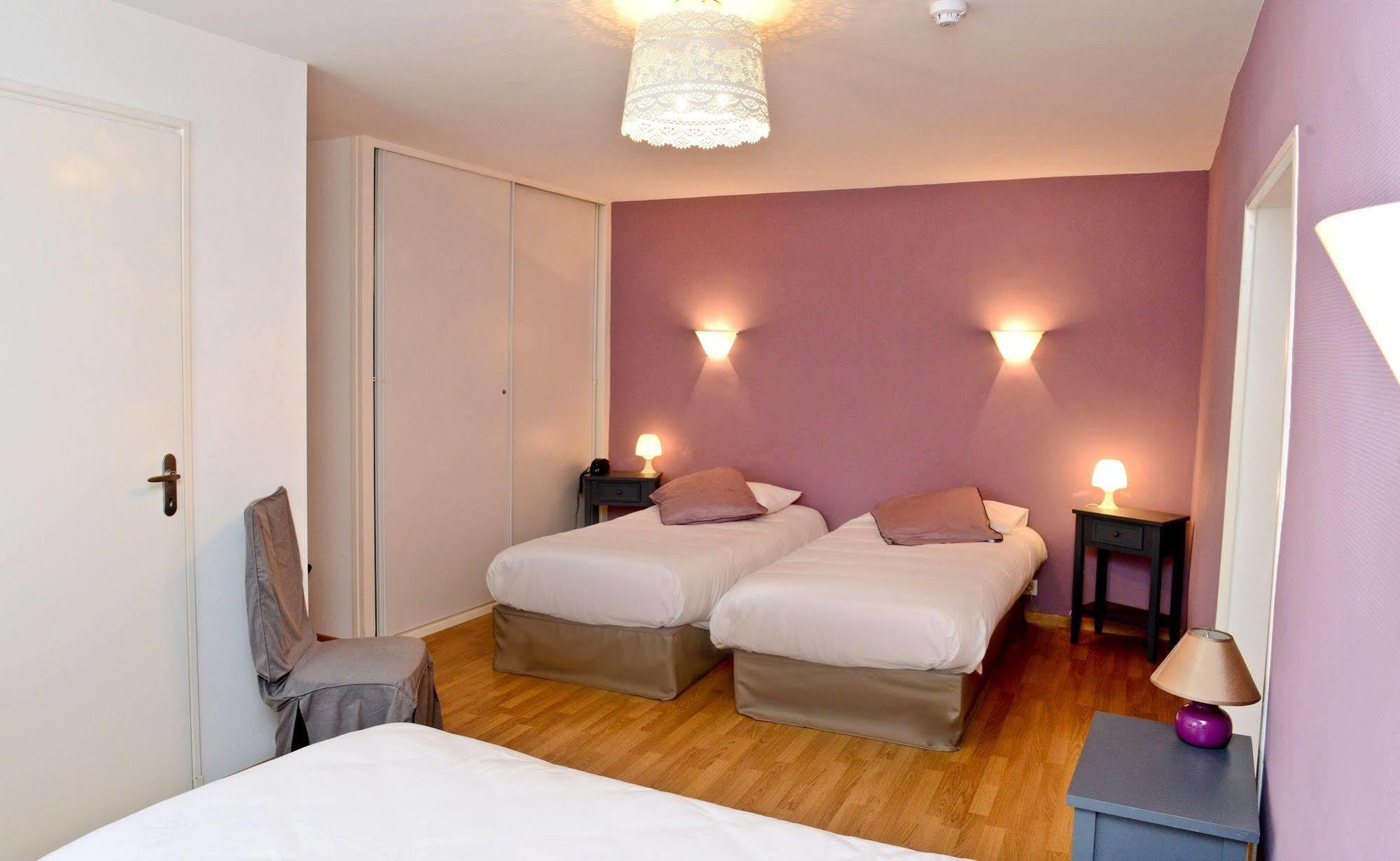 Logis Chez Germaine Hotel Geüs-d'Oloron Buitenkant foto