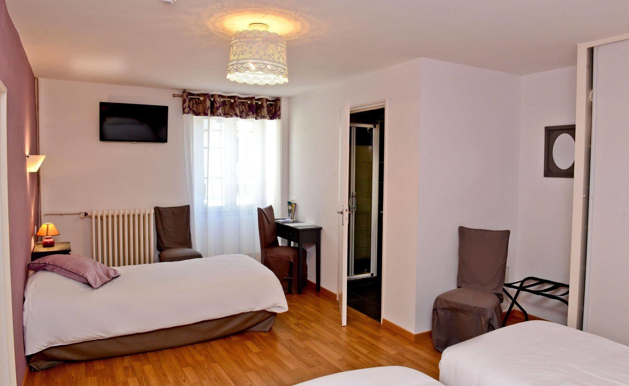 Logis Chez Germaine Hotel Geüs-d'Oloron Buitenkant foto