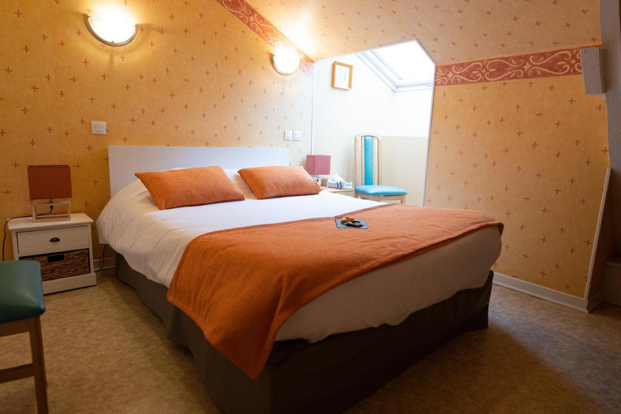Logis Chez Germaine Hotel Geüs-d'Oloron Buitenkant foto