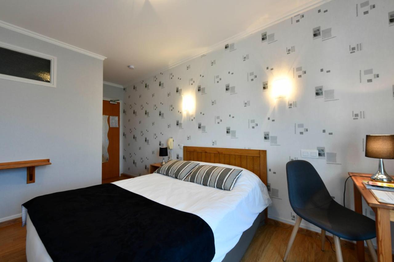Logis Chez Germaine Hotel Geüs-d'Oloron Buitenkant foto
