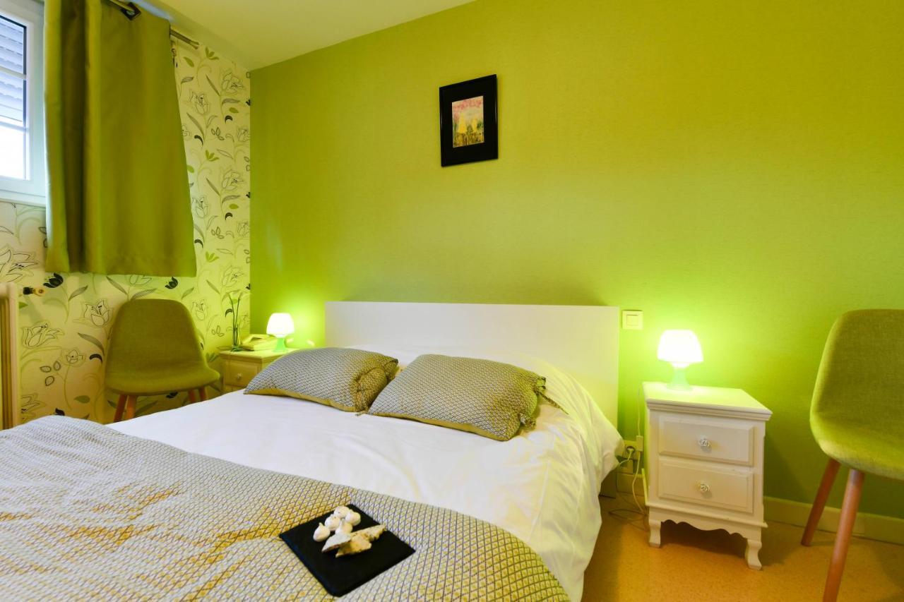 Logis Chez Germaine Hotel Geüs-d'Oloron Buitenkant foto