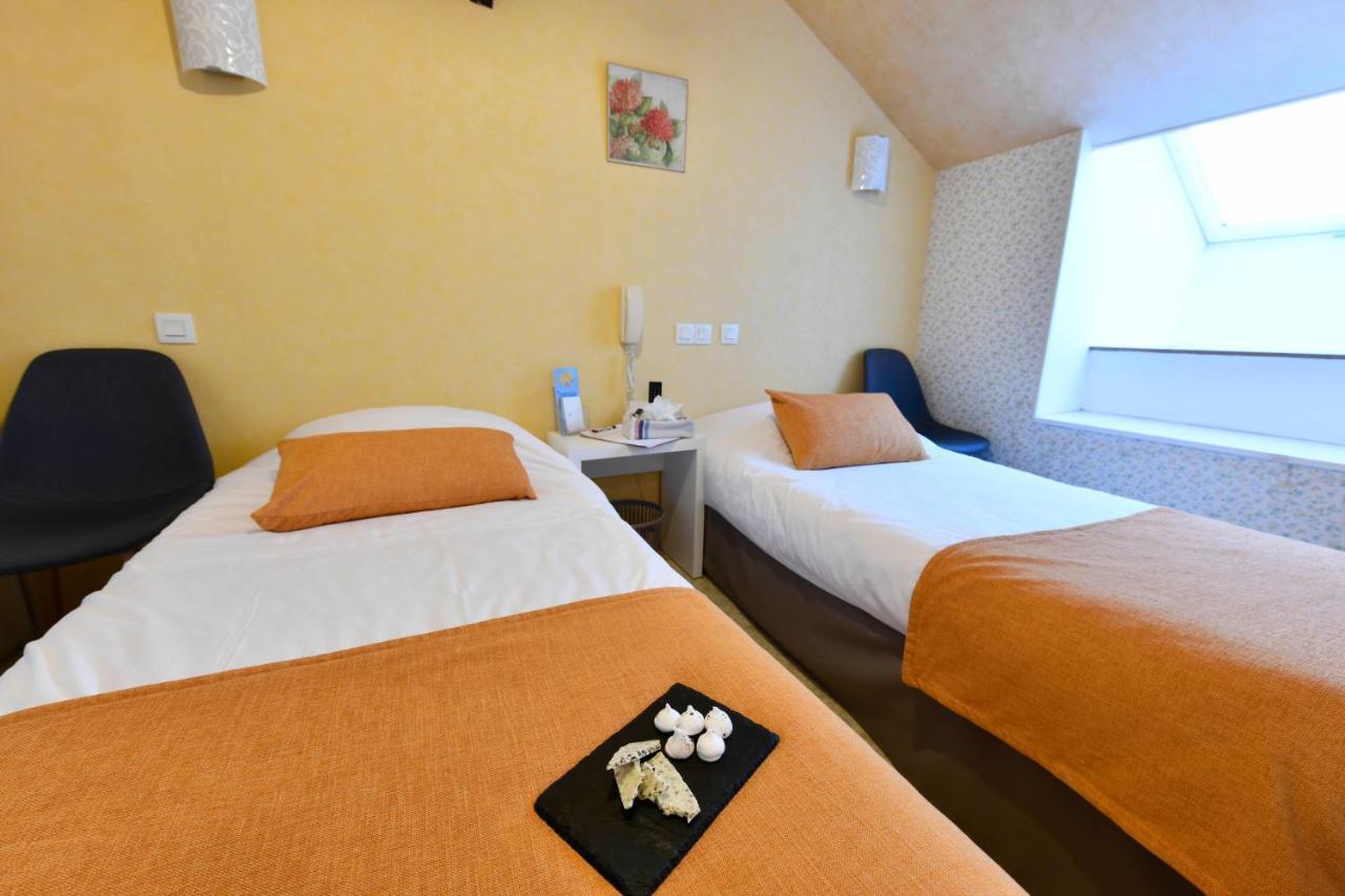 Logis Chez Germaine Hotel Geüs-d'Oloron Buitenkant foto